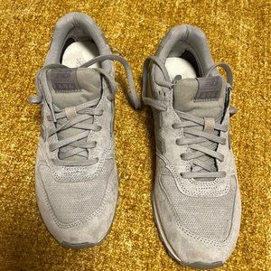 New Balance suede 696 women’s size 9